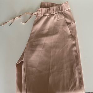 Lululemon | On The Fly Crop Straight Leg Pants | Beige | Size 8 | Capri Length